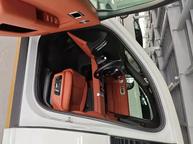 Li Auto L8 — Фото автомобиля 7