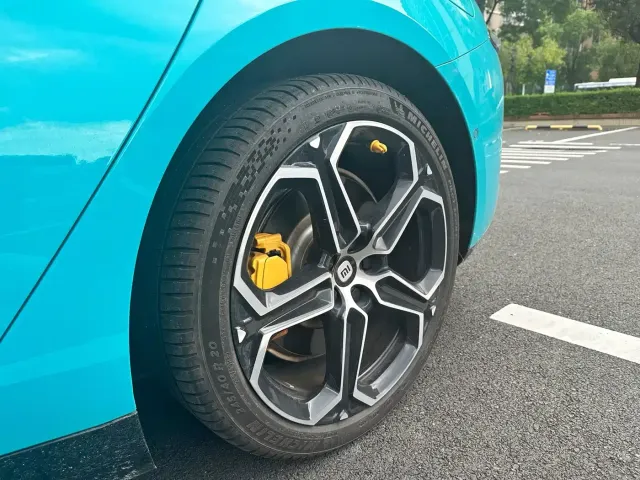 Xiaomi SU7 — Фото автомобиля 19