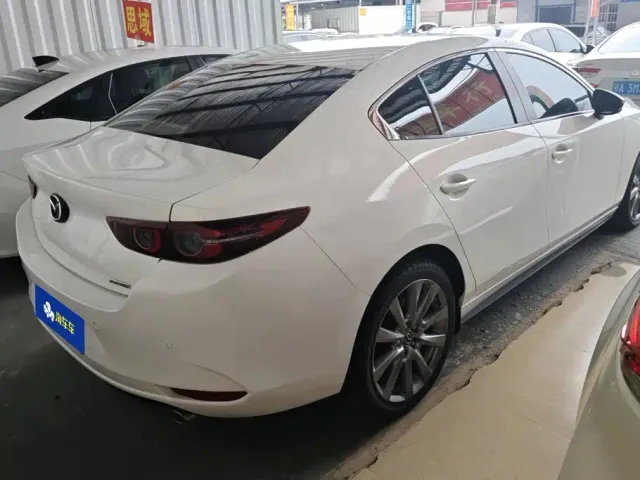 Mazda Axela — Фото автомобиля 3