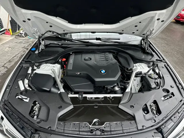 BMW 5 Series — Фото автомобиля 11