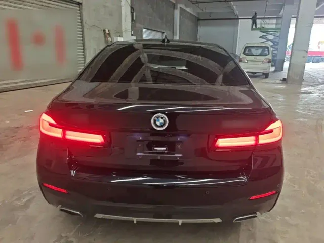 BMW 5 Series — Фото автомобиля 5
