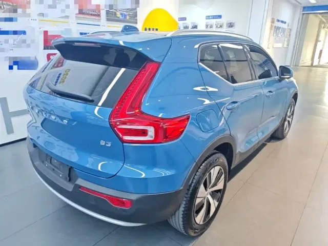 Volvo XC40 — Фото автомобиля 6