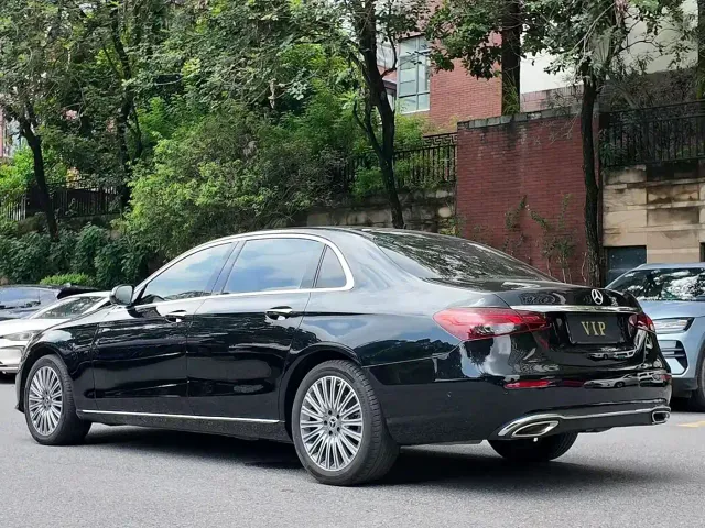 Mercedes-Benz E-Class — Фото автомобиля 7
