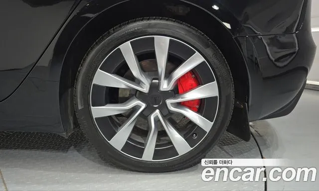 Tesla Model 3 — Фото автомобиля 6