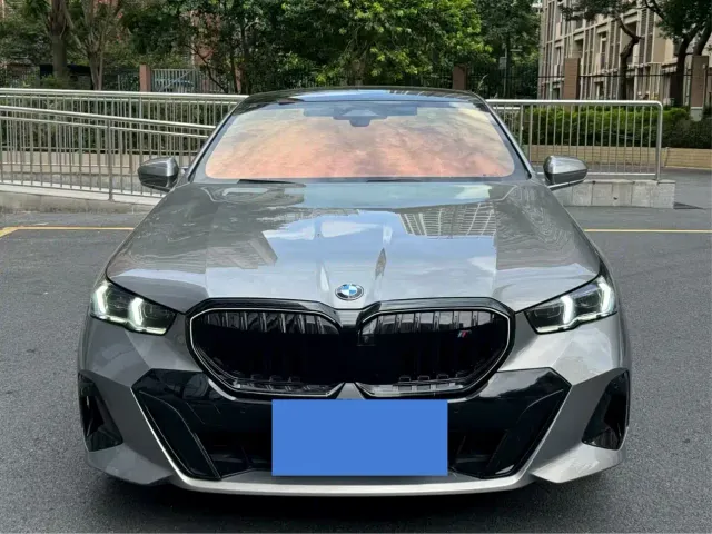 Фотография автомобиля — BMW 5 Series
