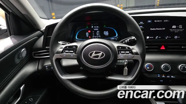 Hyundai Avante CN7 — Фото автомобиля 12