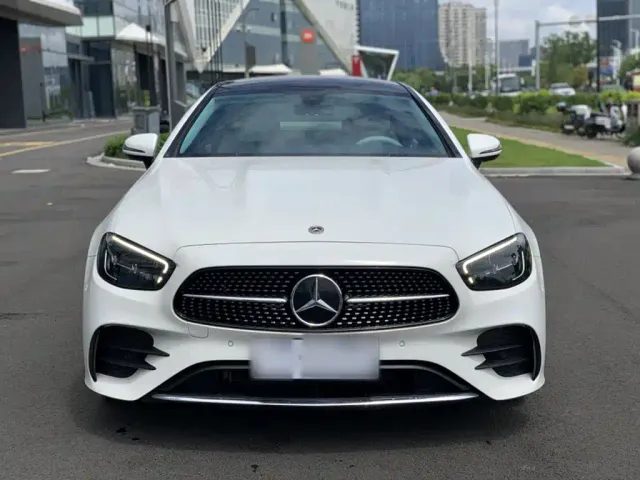 Mercedes-Benz E-Class — Фото автомобиля 3