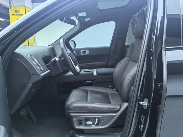 Li Auto L8 — Фото автомобиля 8