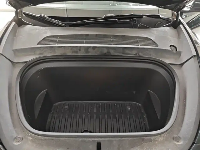Tesla Model Y — Фото автомобиля 19