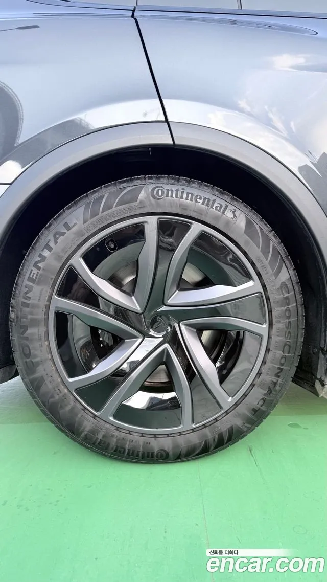 Tesla Model X — Фото автомобиля 11