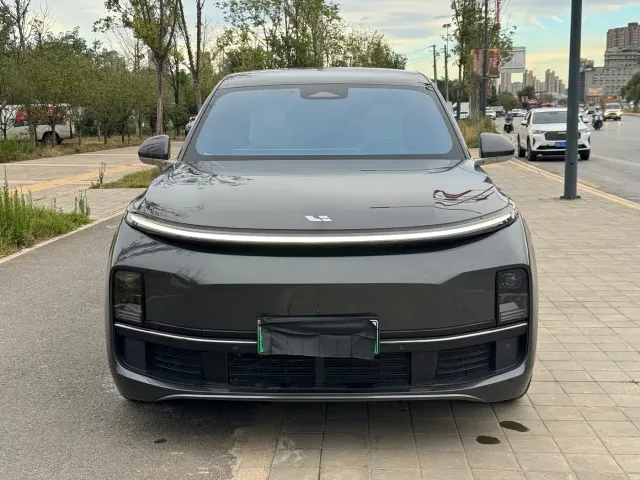 Li Auto L8 — Фото автомобиля 2