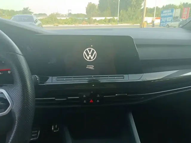Volkswagen Golf — Фото автомобиля 12