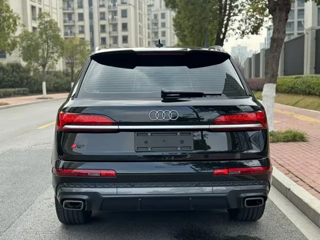 Audi Q7 — Фото автомобиля 14