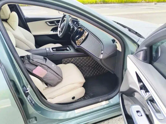 Mercedes-Benz E-Class — Фото автомобиля 10