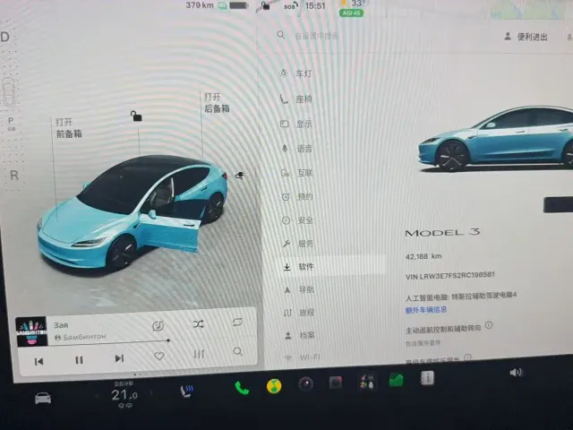 Tesla Model 3 — Фото автомобиля 10