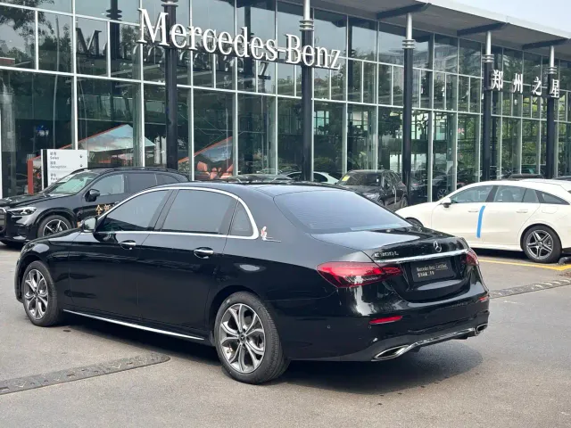 Mercedes-Benz E-Class — Фото автомобиля 3