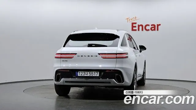 Genesis GV70 — Фото автомобиля 3