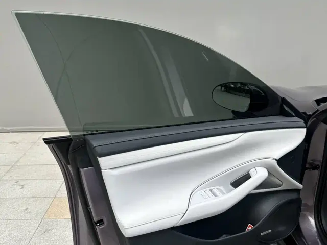Xiaomi SU7 — Фото автомобиля 12