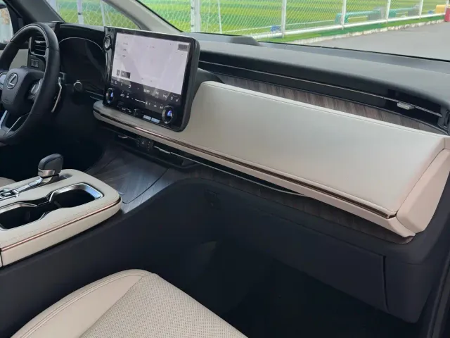 Lexus LM — Фото автомобиля 12