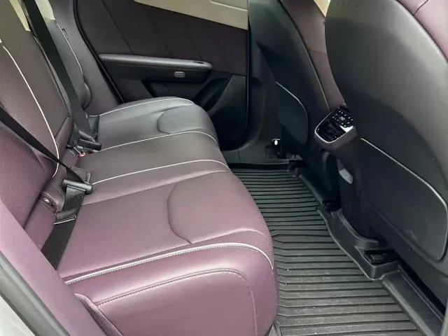 Mazda EZ-60 — Фото автомобиля 6