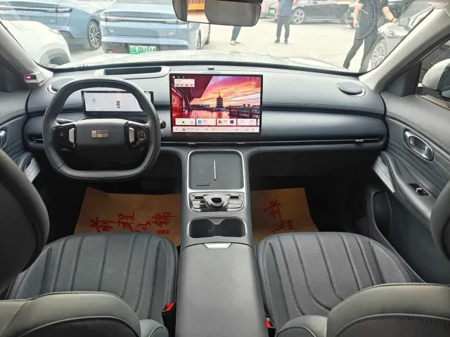 Geely Galaxy Starship 7 EM-i — Фото автомобиля 5
