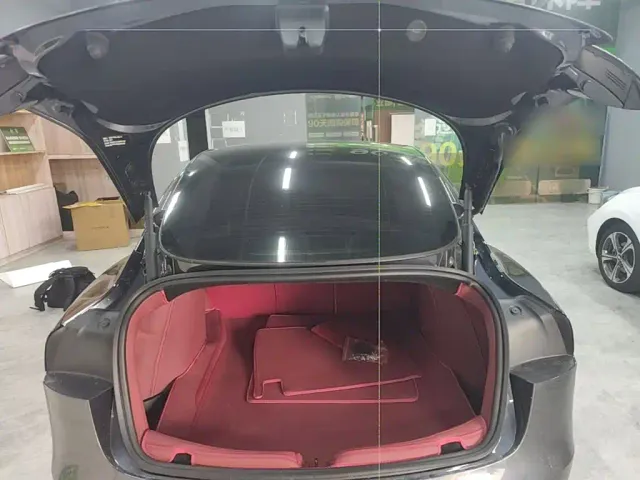 Tesla Model 3 — Фото автомобиля 18