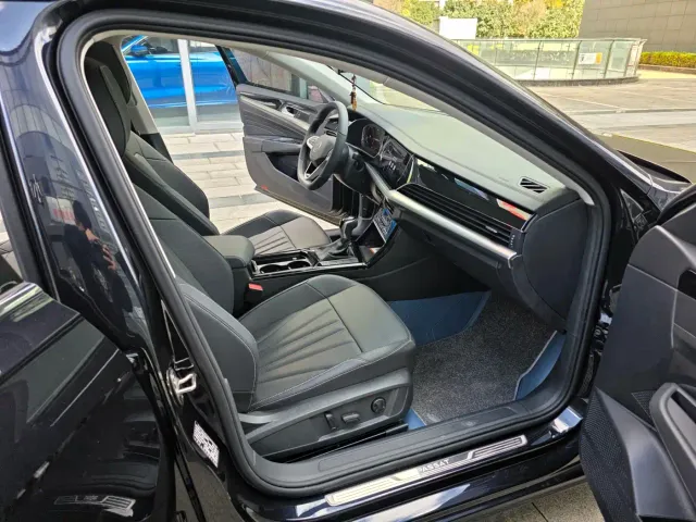 Volkswagen Passat — Фото автомобиля 12