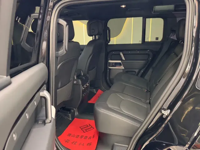 Land Rover Defender — Фото автомобиля 21