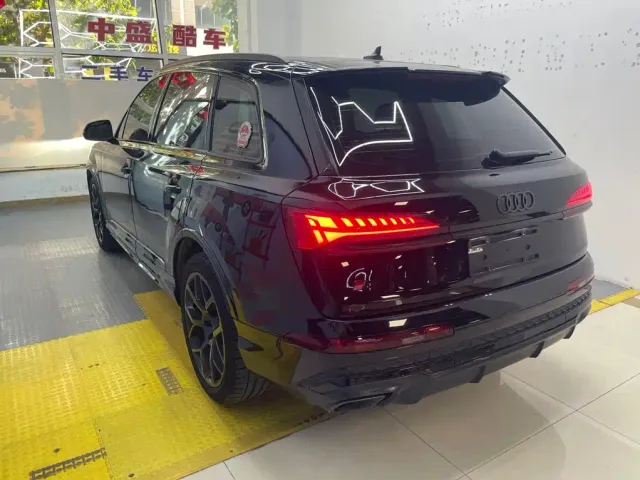 Audi Q7 — Фото автомобиля 5