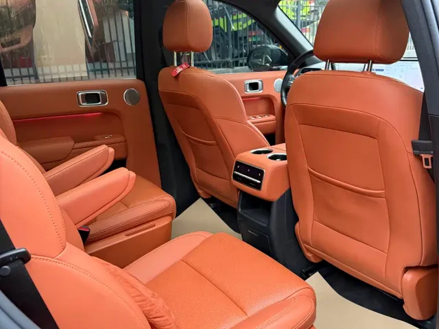 Li Auto L8 — Фото автомобиля 16