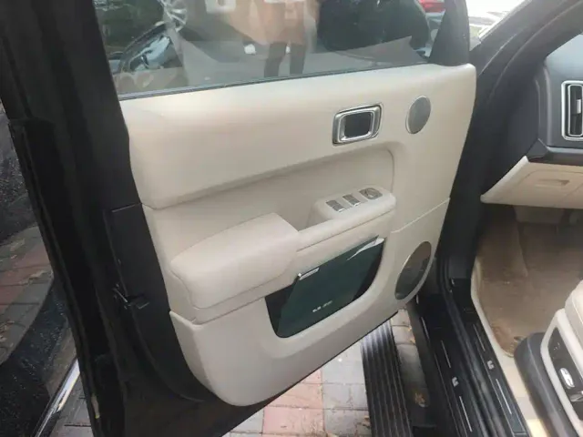 Li Auto L8 — Фото автомобиля 7