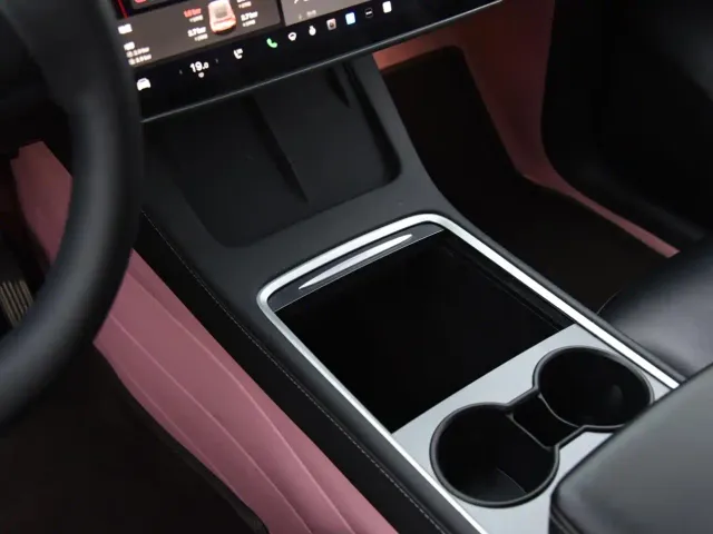 Tesla Model Y — Фото автомобиля 12