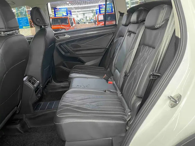 Volkswagen Tiguan L — Фото автомобиля 10