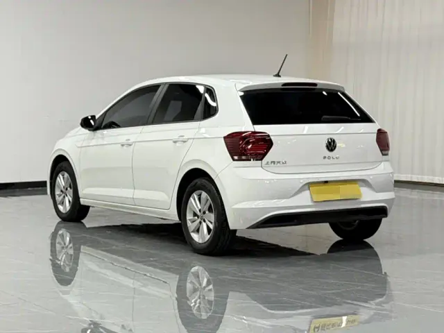 Volkswagen Polo — Фото автомобиля 7