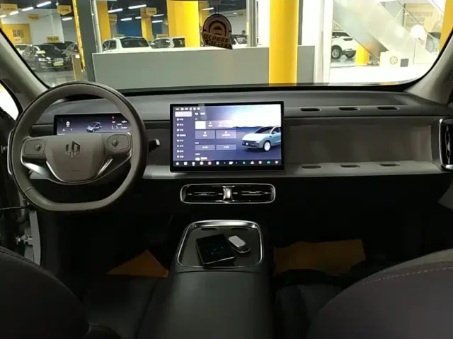 Leapmotor B10 — Фото автомобиля 9