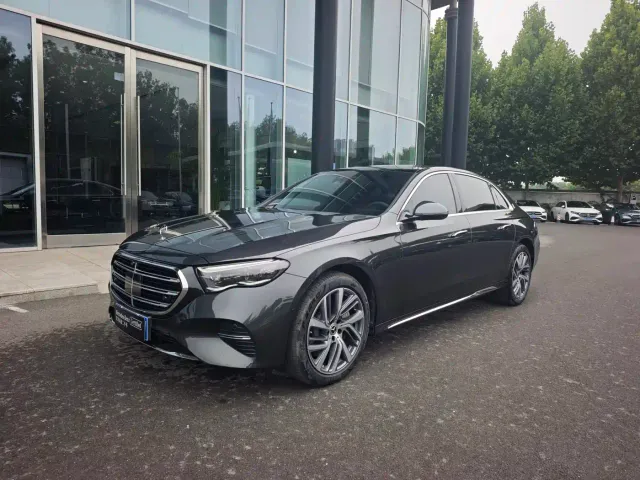 Фотография автомобиля — Mercedes-Benz E-Class