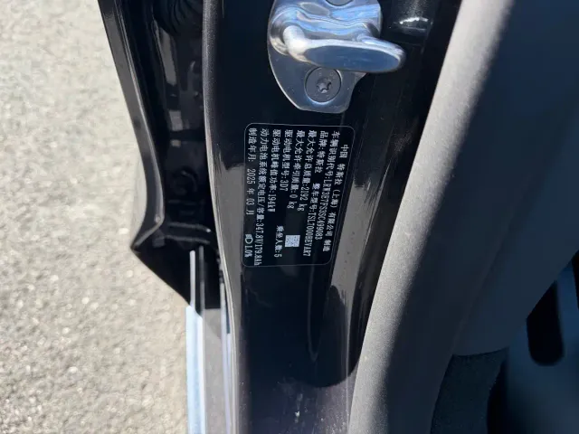 Tesla Model 3 — Фото автомобиля 14