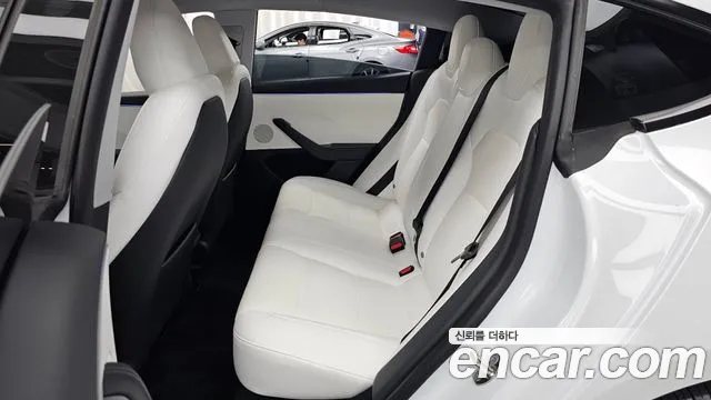 Tesla Model 3 — Фото автомобиля 26
