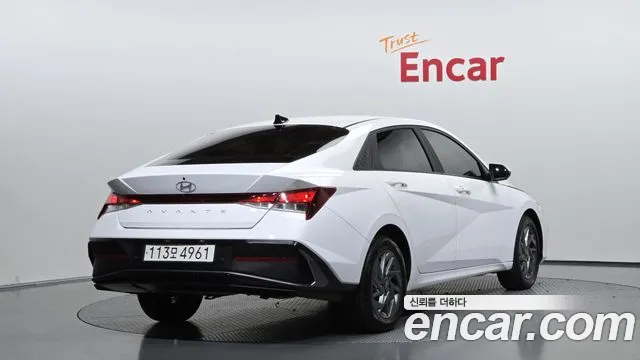Hyundai Avante CN7 — Фото автомобиля 2