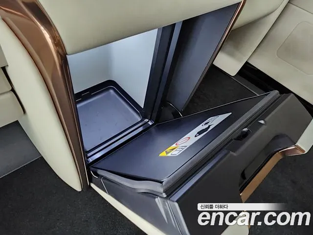 Lexus LM Generation 2 — Фото автомобиля 13