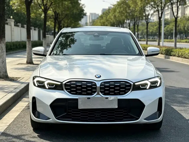 BMW 3 Series — Фото автомобиля 2