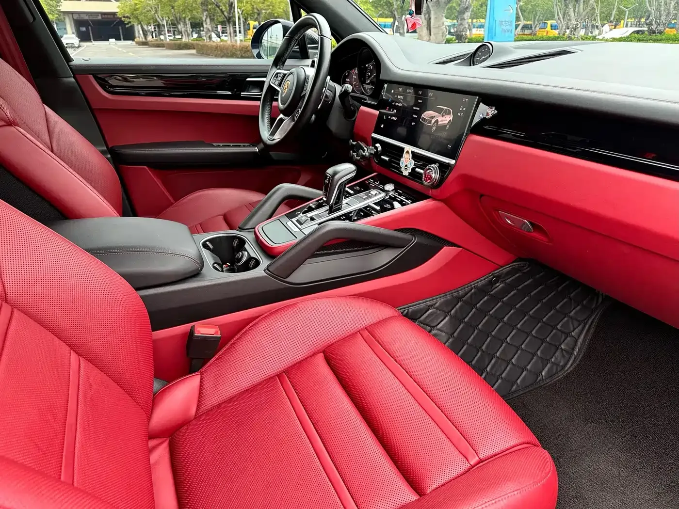Porsche Cayenne New Energy 2022 Cayenne E-Hybrid 2.0T Platinum Edition — Фото автомобиля 11