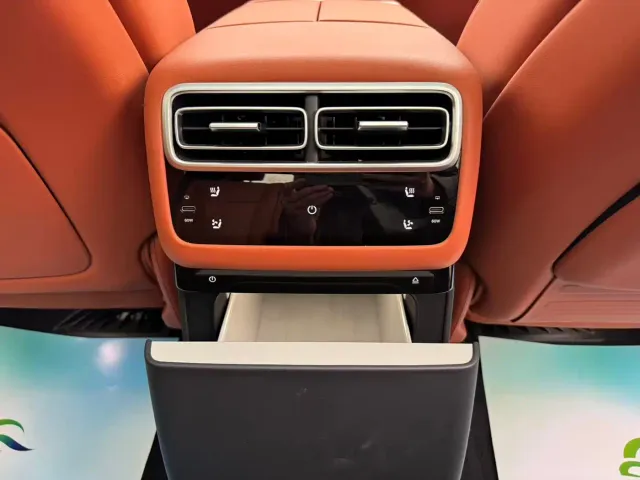 Li Auto L7 — Фото автомобиля 9
