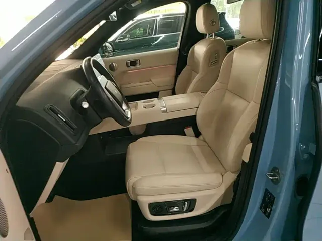Li Auto L8 — Фото автомобиля 14