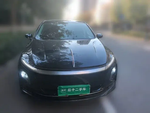 Hongqi E-QM5 — Фото автомобиля 2