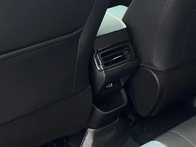 Geely Emgrand S — Фото автомобиля 13