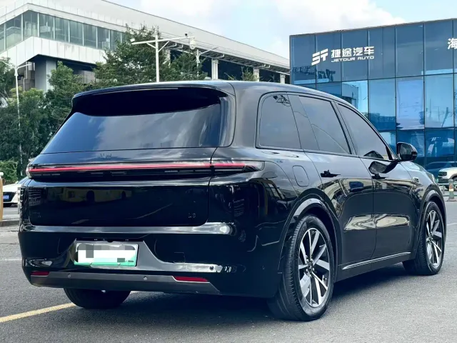 Li Auto L8 — Фото автомобиля 4