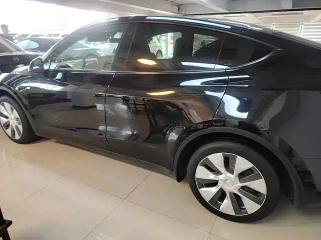 Tesla Model Y — Фото автомобиля 4