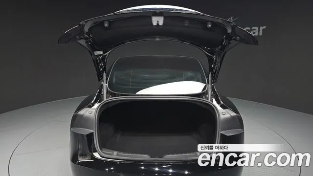 Tesla Model 3 — Фото автомобиля 20