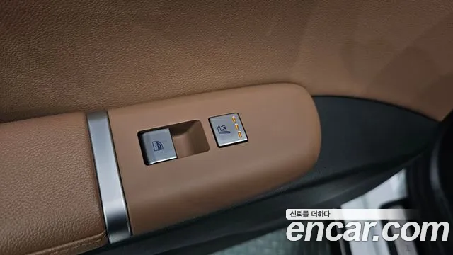 Hyundai Grandeur Grandeur (GN7) 2.5 Бензин 2WD — Фото автомобиля 19